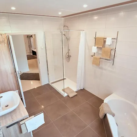 Deluxe - Nationalpark - Gross, Erholsam, Familienfreundlich, Extras Ellweiler